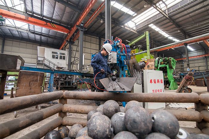 盘锦网架配件-螺栓球加工车间